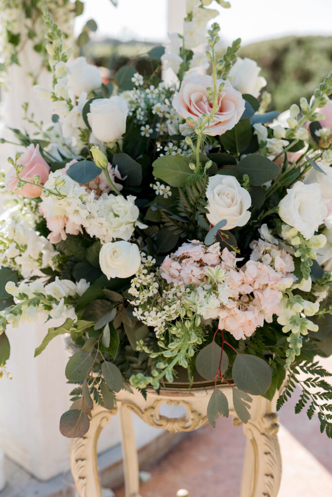 Bouquet in Waldorf Astoria Garden for proposal